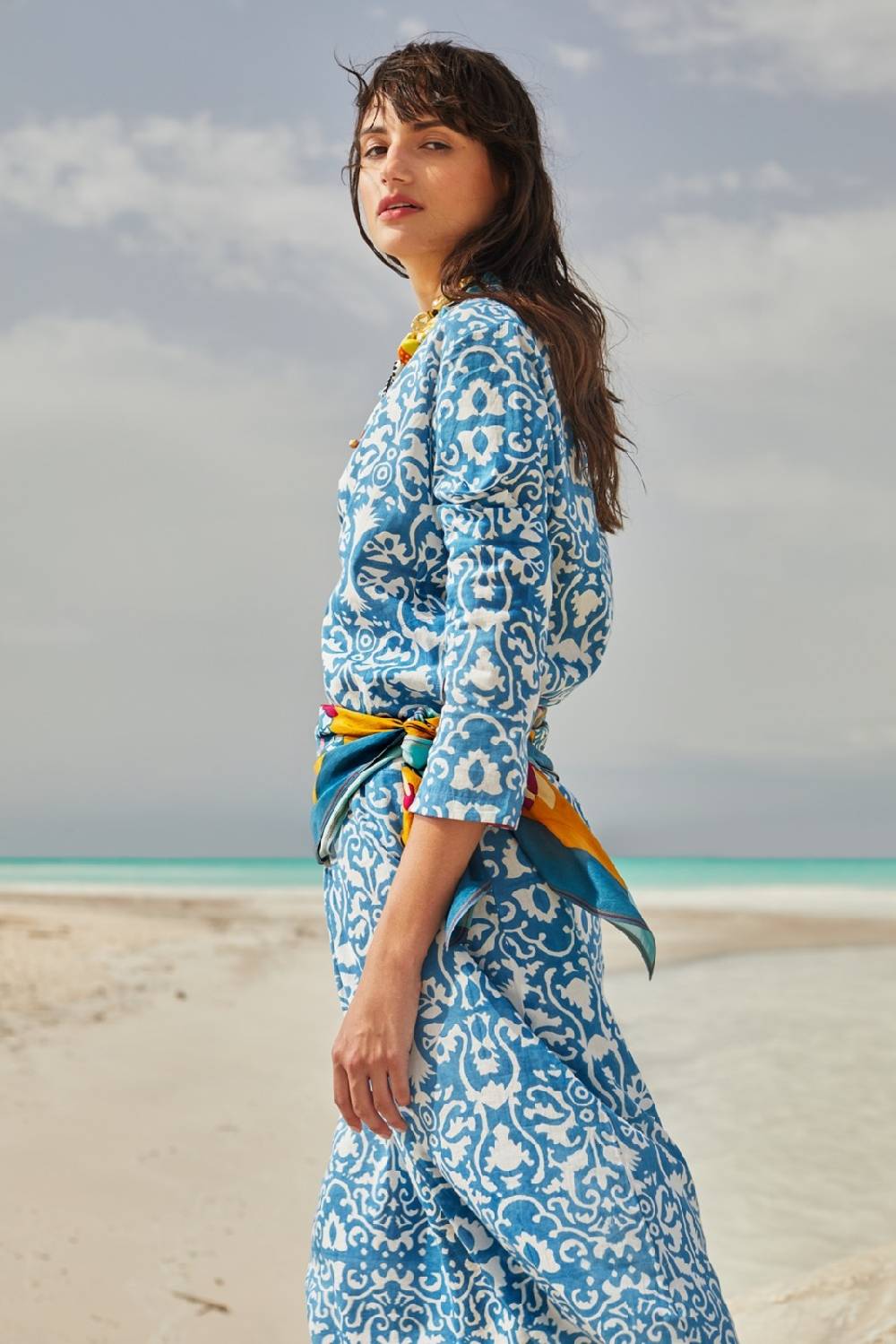 Lisa Corti kurta lunga damask design white blue 2025