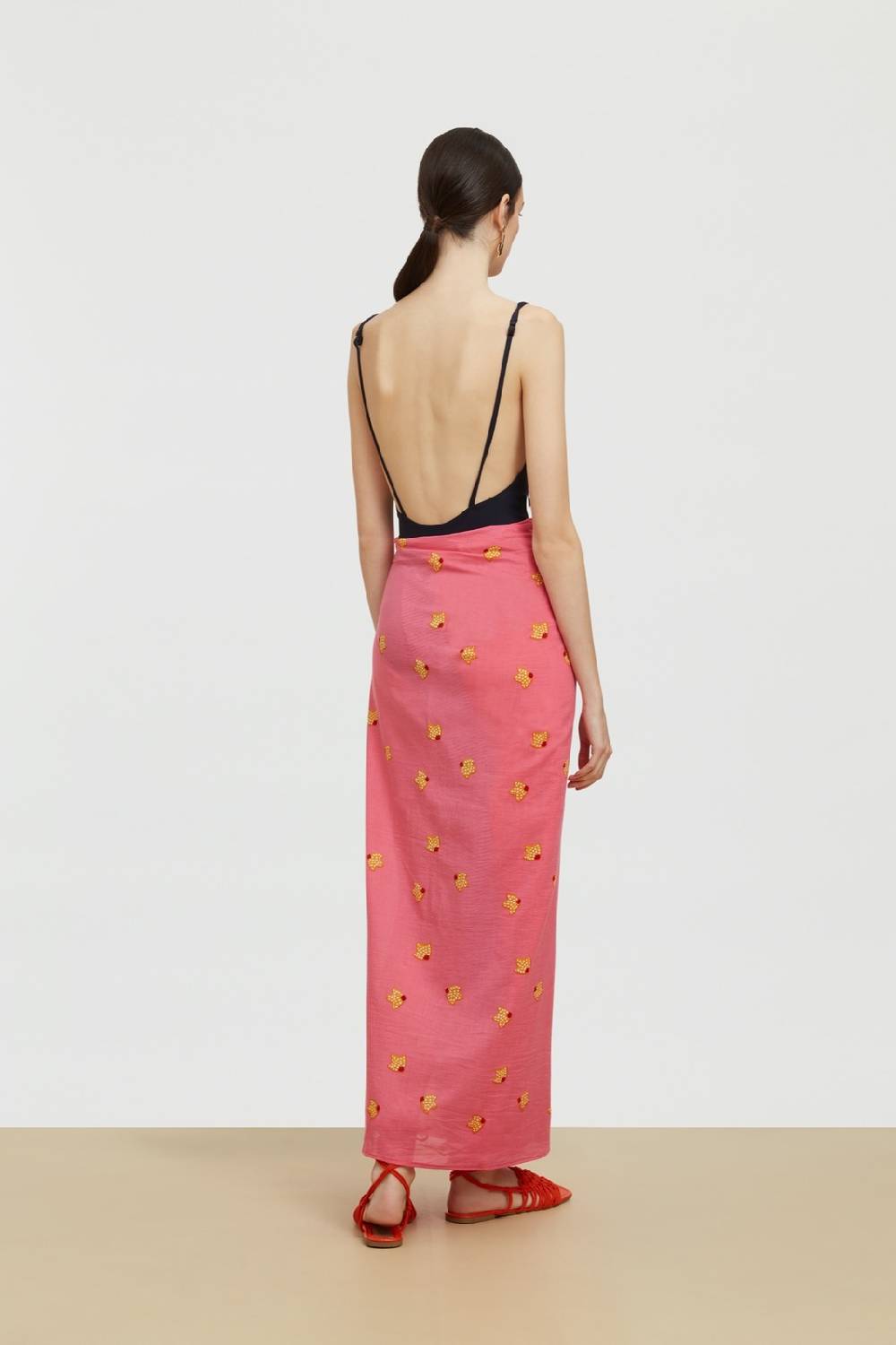 Lisa Corti pareo indonesian red rose Presa