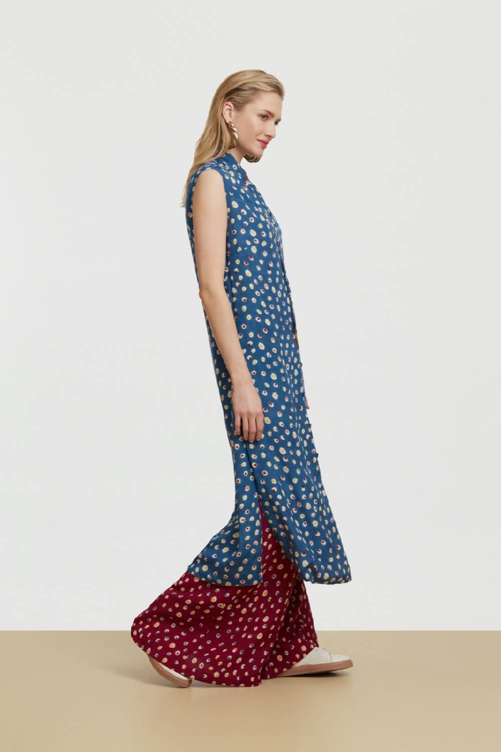 Lisa Corti gilet lungo myanmar bukhara flower gold Latest stili