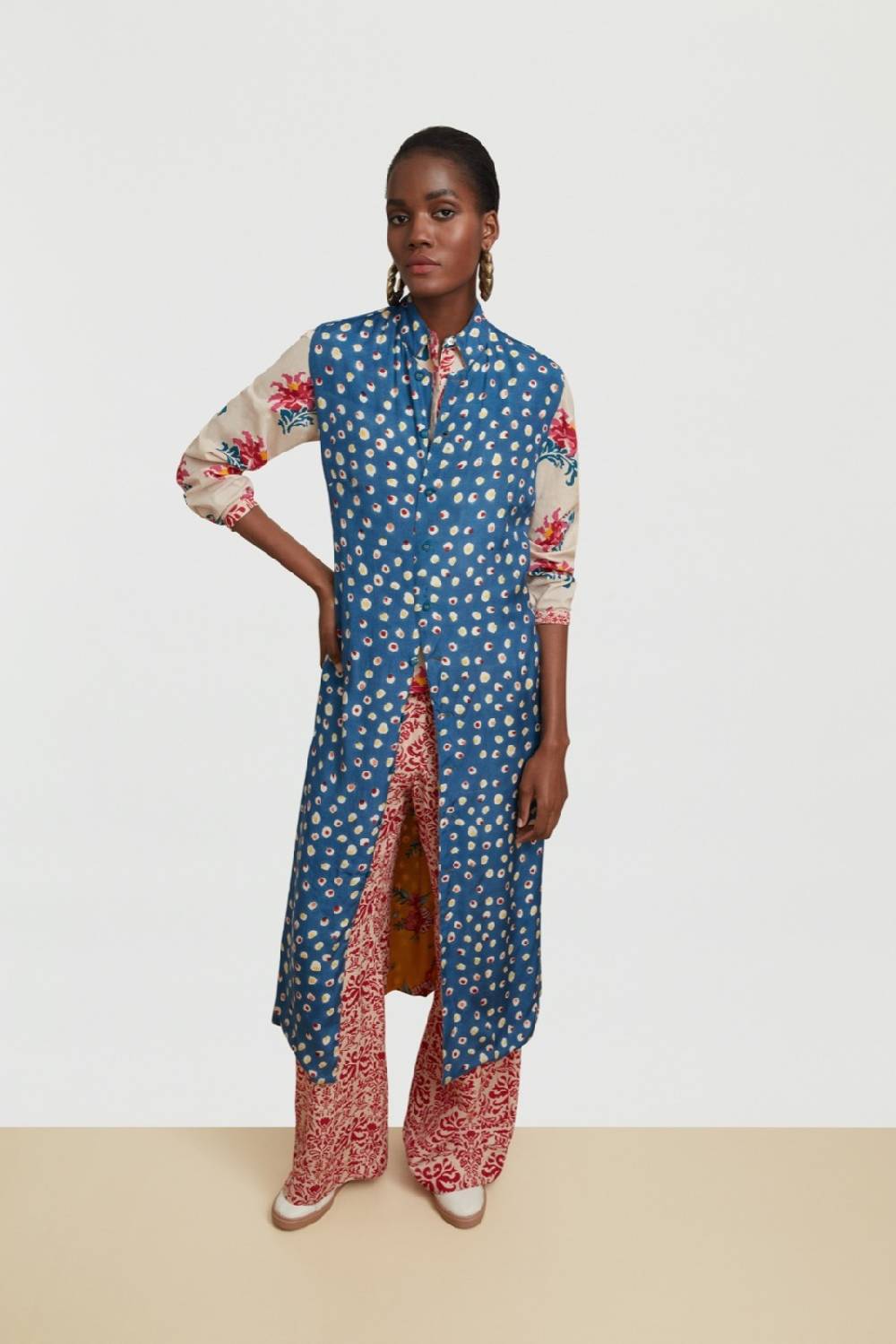 Lisa Corti gilet lungo myanmar bukhara flower gold Latest stili