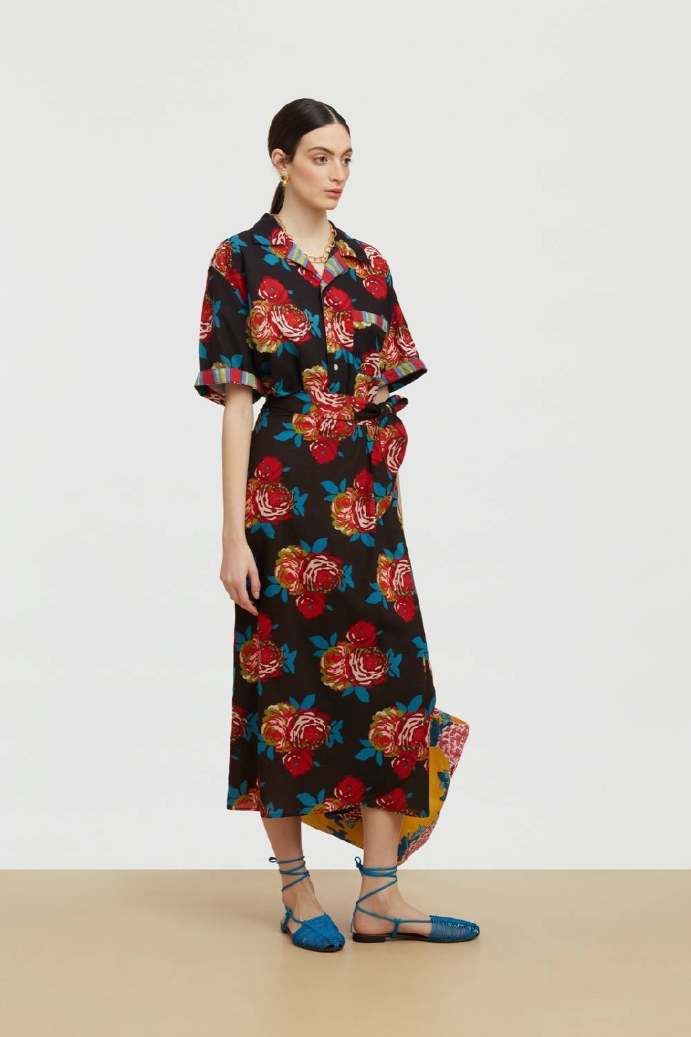 Lisa Corti camicia hawaian bold rose black Ritorno libero