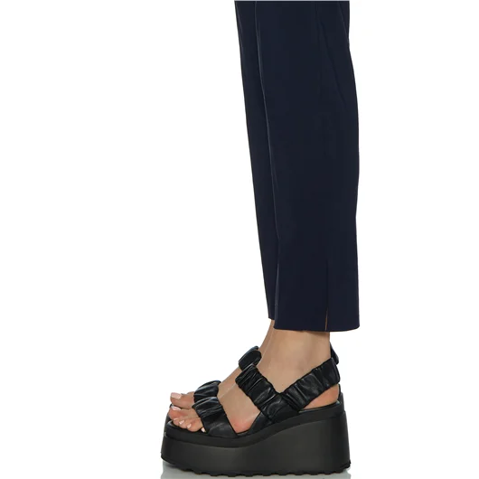 AVENUE MONTAIGNE PANTALONE IN TECNICO LEGGERO Fino Al -60%