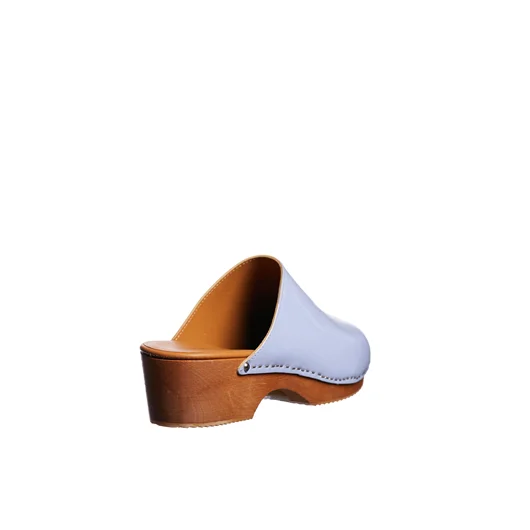 FIGURE DECORATIVE ZOCCOLI IN PELLE E LEGNO Presa