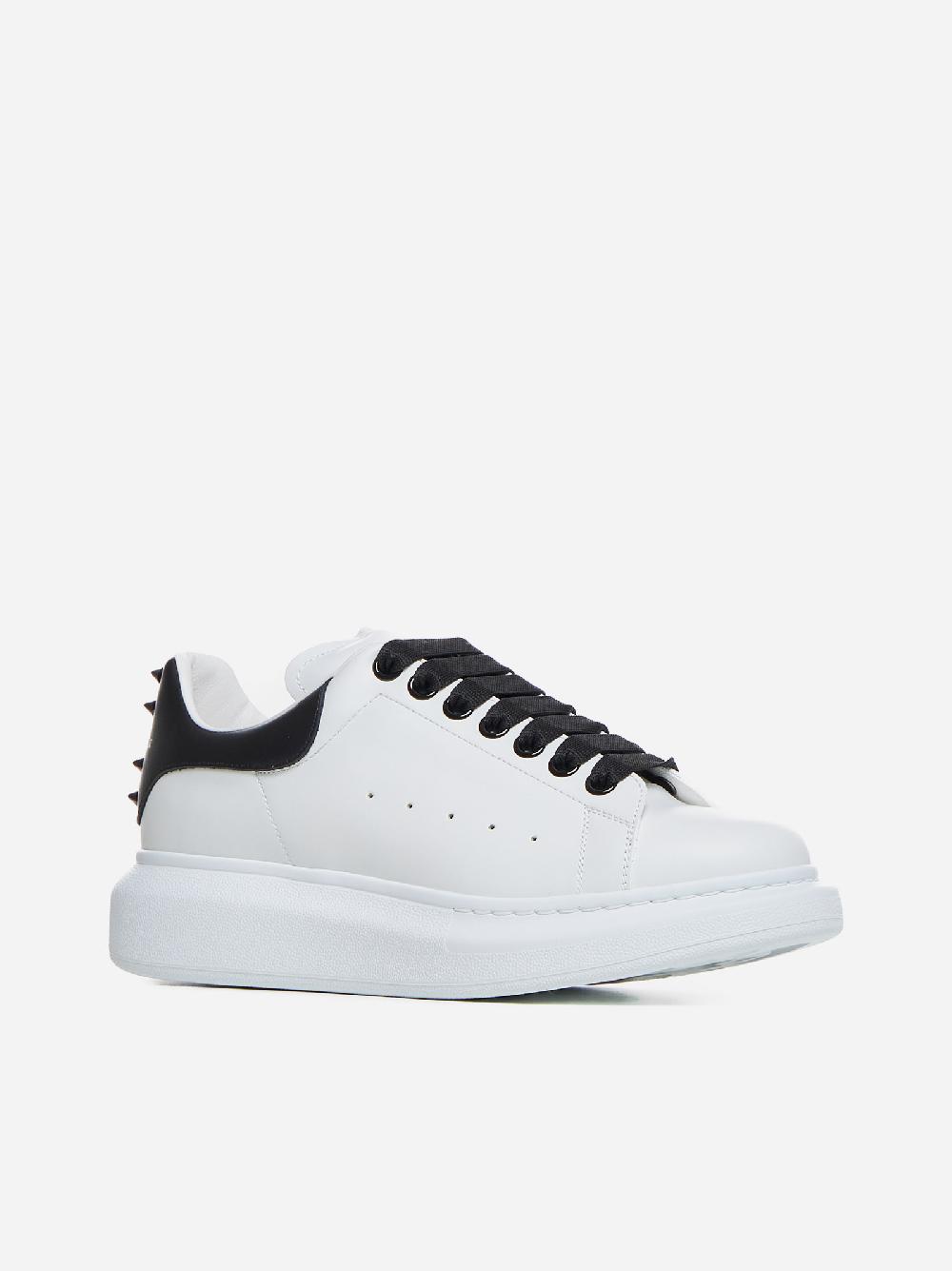 ALEXANDER MCQUEEN Sneakers Oversize in pelle con borchie 2025