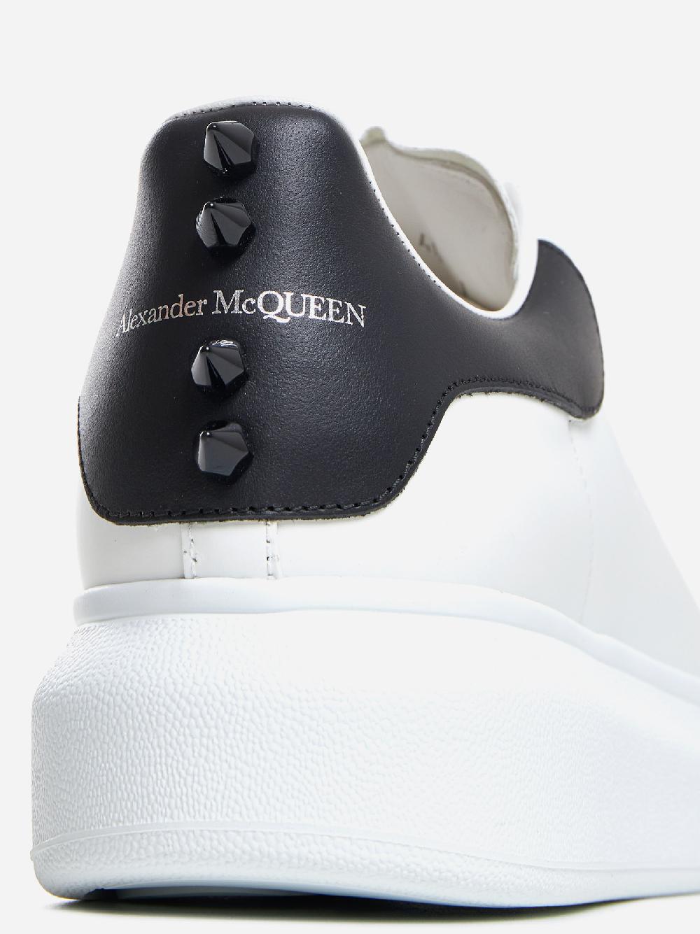 ALEXANDER MCQUEEN Sneakers Oversize in pelle con borchie 2025