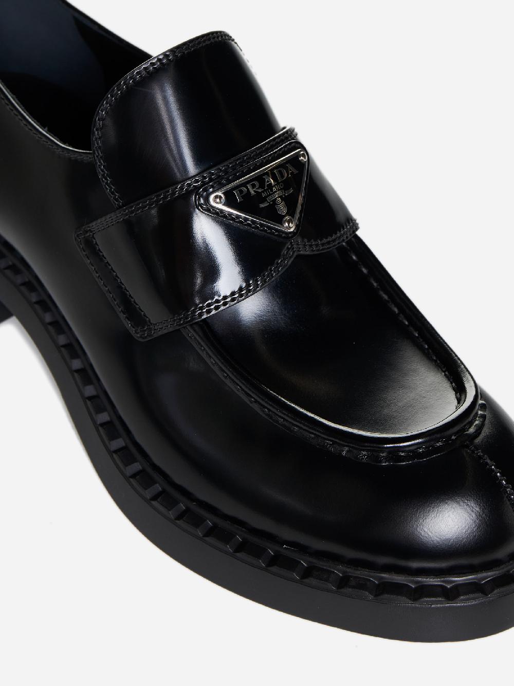 PRADA Mocassini in pelle con placca-logo Italia