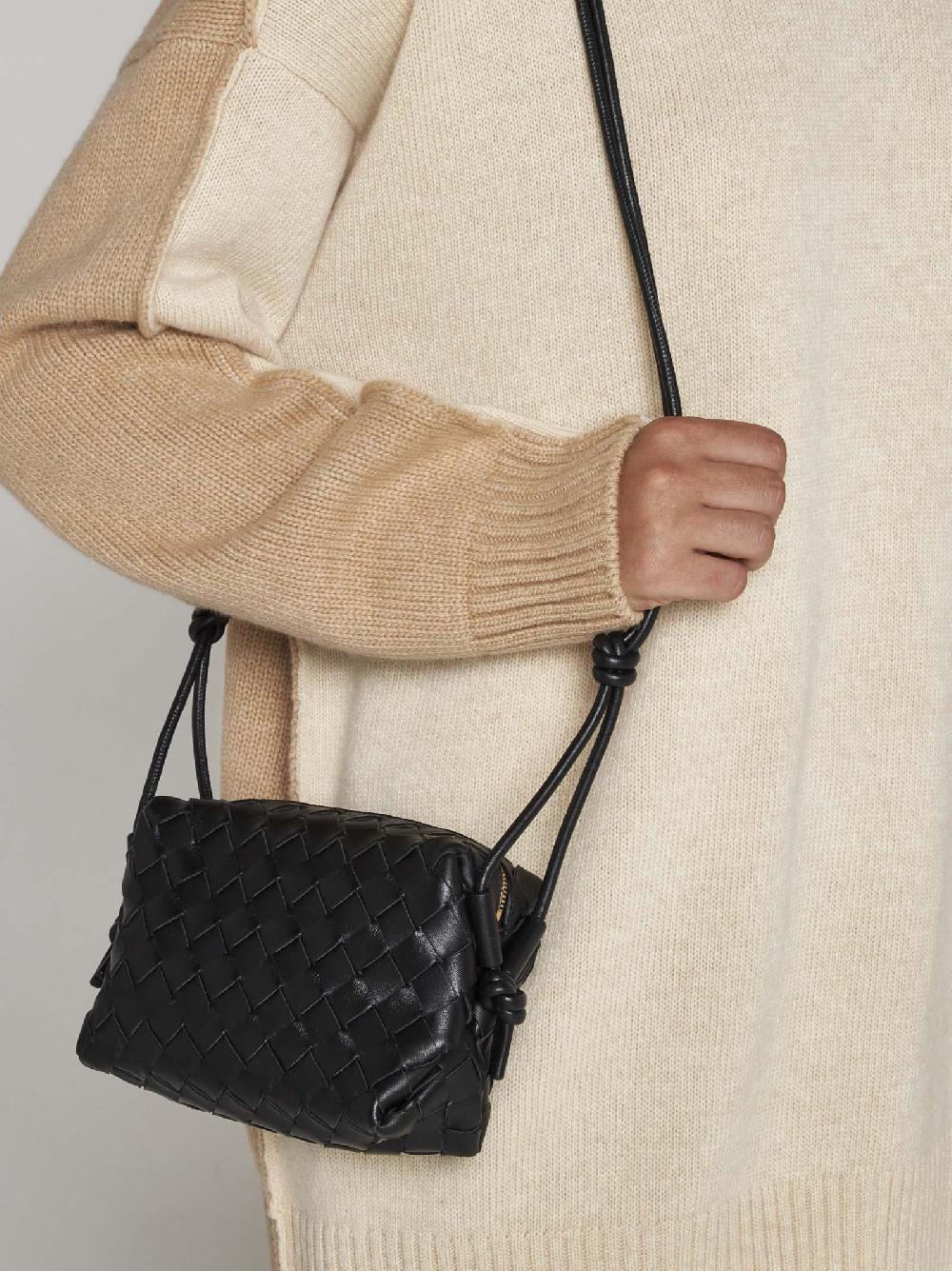 BOTTEGA VENETA Borsa Loop mini in pelle Intrecciato Convenienza