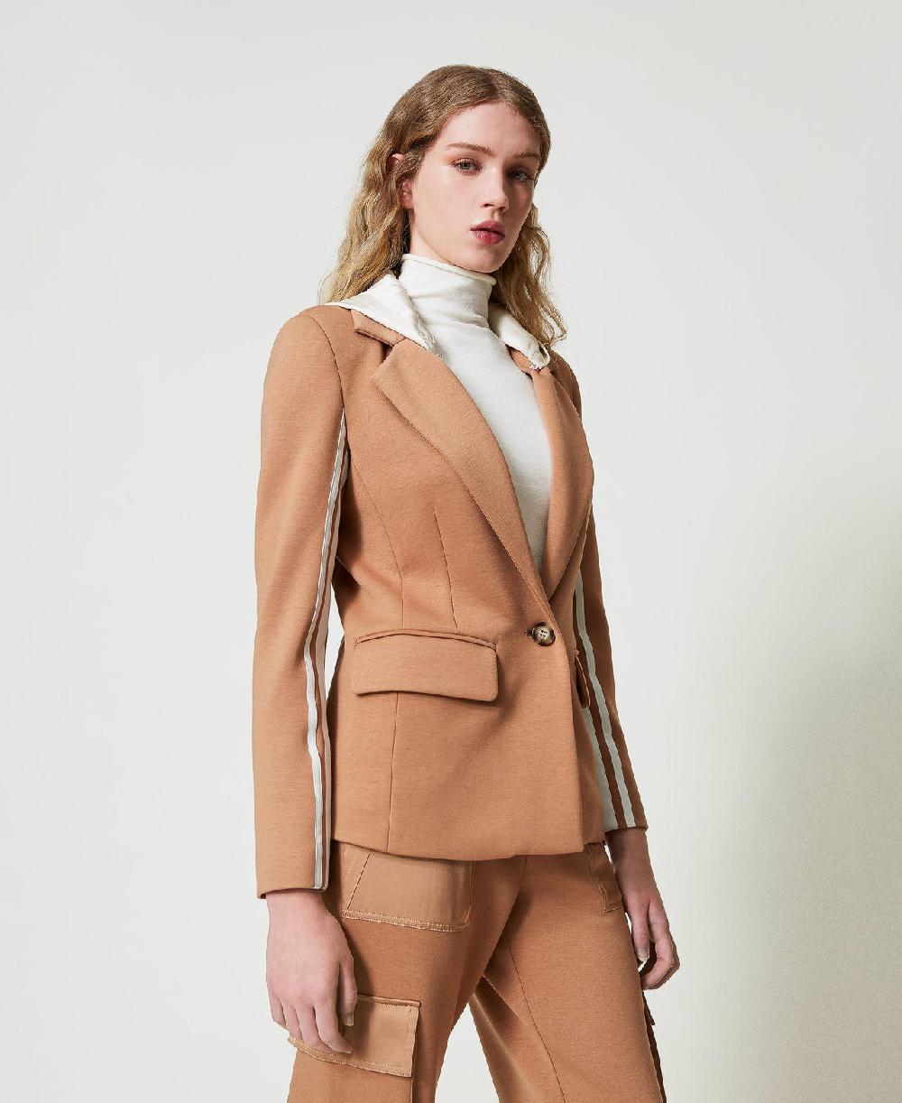 Scee by twin set Giacca blazer in tessuto scuba con cappuccio In Vendita