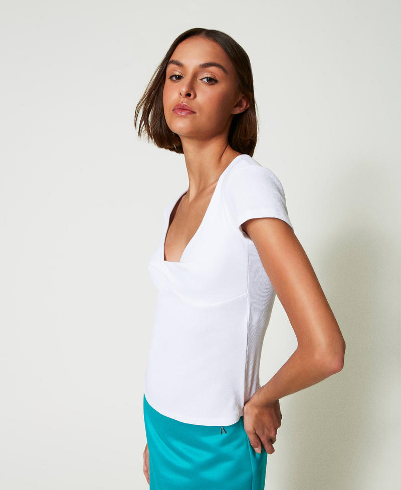 Scee by twin set T-shirt a costine con nodo Comprane uno, ottenene uno gratis