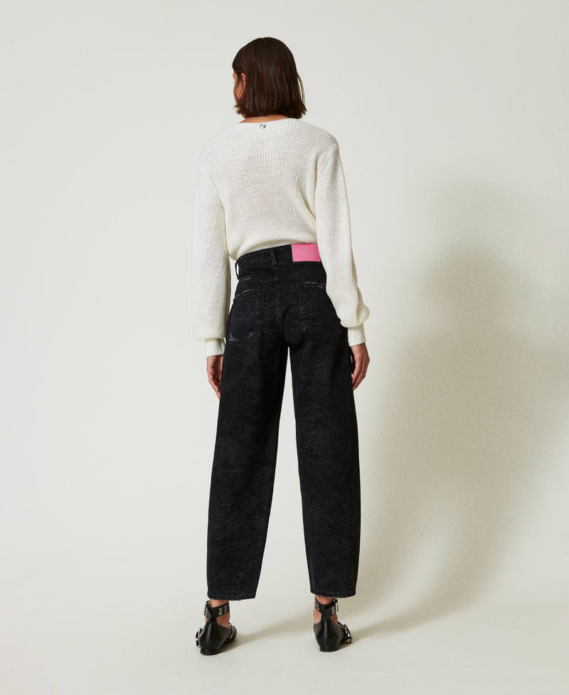 Scee by twin set Jeans barrel fit con stampa snake In vendita
