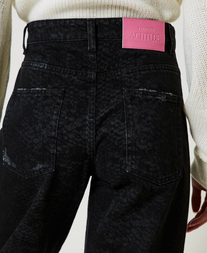 Scee by twin set Jeans barrel fit con stampa snake In vendita