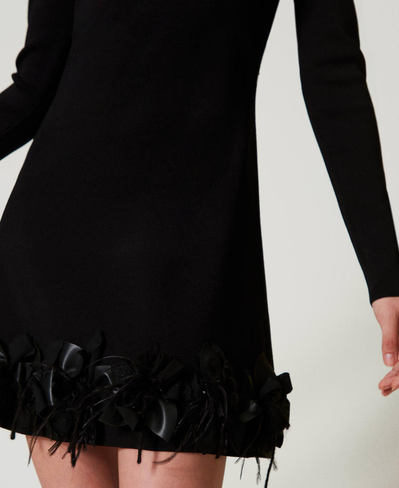 Scee by twin set Abito corto in maglia con fiori e piume Acquista Ora