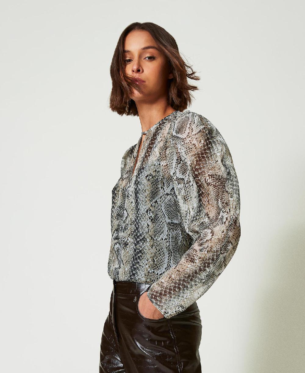 Scee by twin set Blusa in creponne con stampa snake Saldi Di Fabbrica