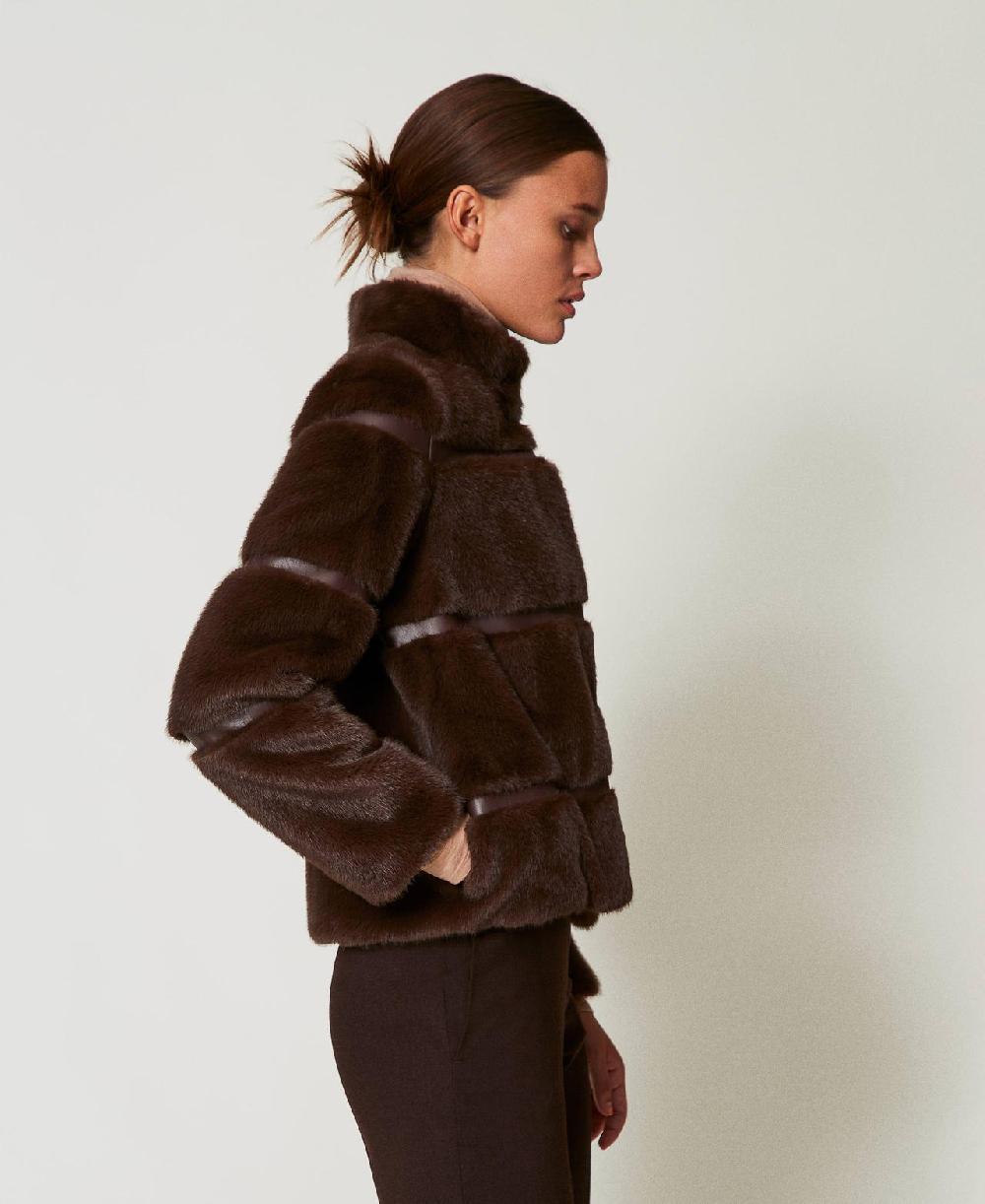 Scee by twin set Cappotto corto in faux fur con intarsi Prezzo basso