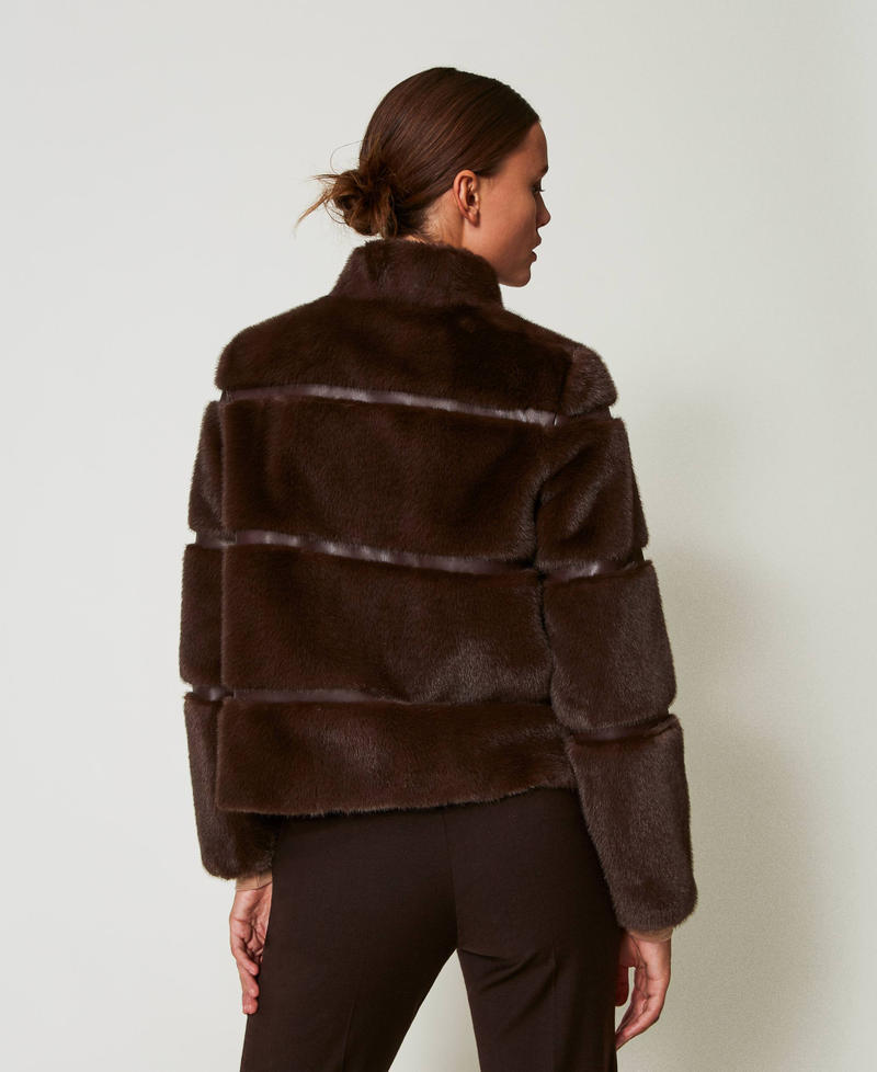 Scee by twin set Cappotto corto in faux fur con intarsi Prezzo basso