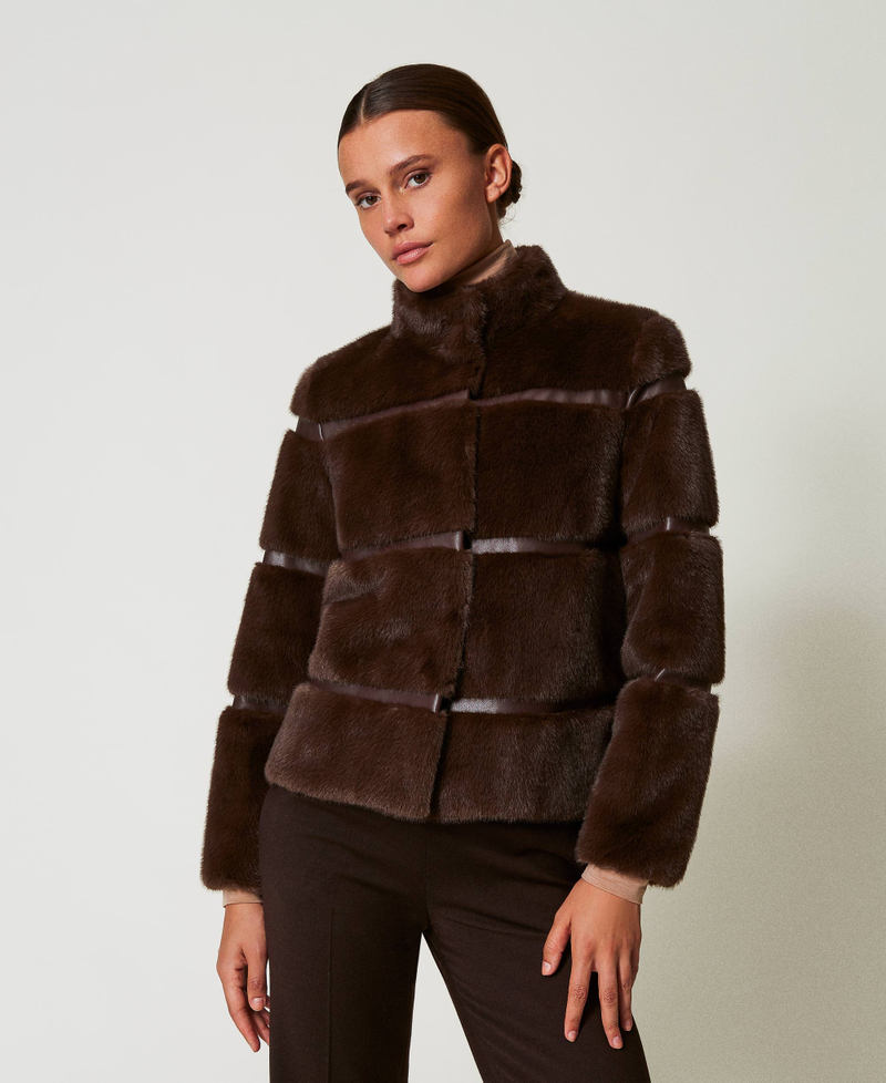 Scee by twin set Cappotto corto in faux fur con intarsi Prezzo basso