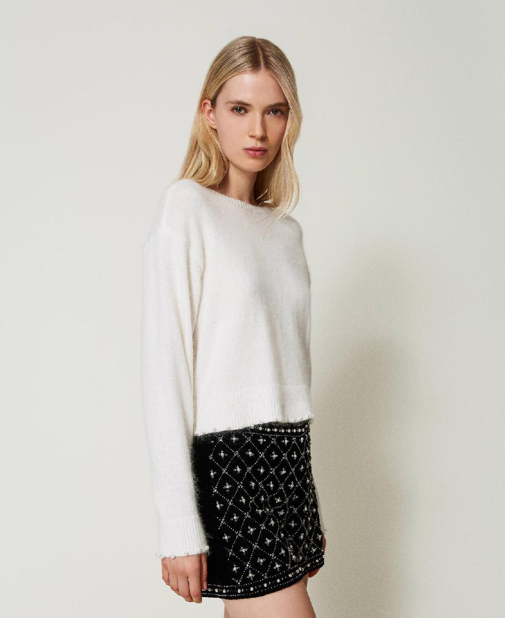 Scee by twin set Maglia cropped in misto angora con perle 50% di sconto per tempo limitato