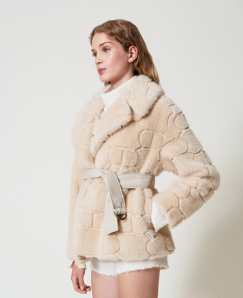 Scee by twin set Cappotto corto in faux fur con Oval T Offerta natalizia