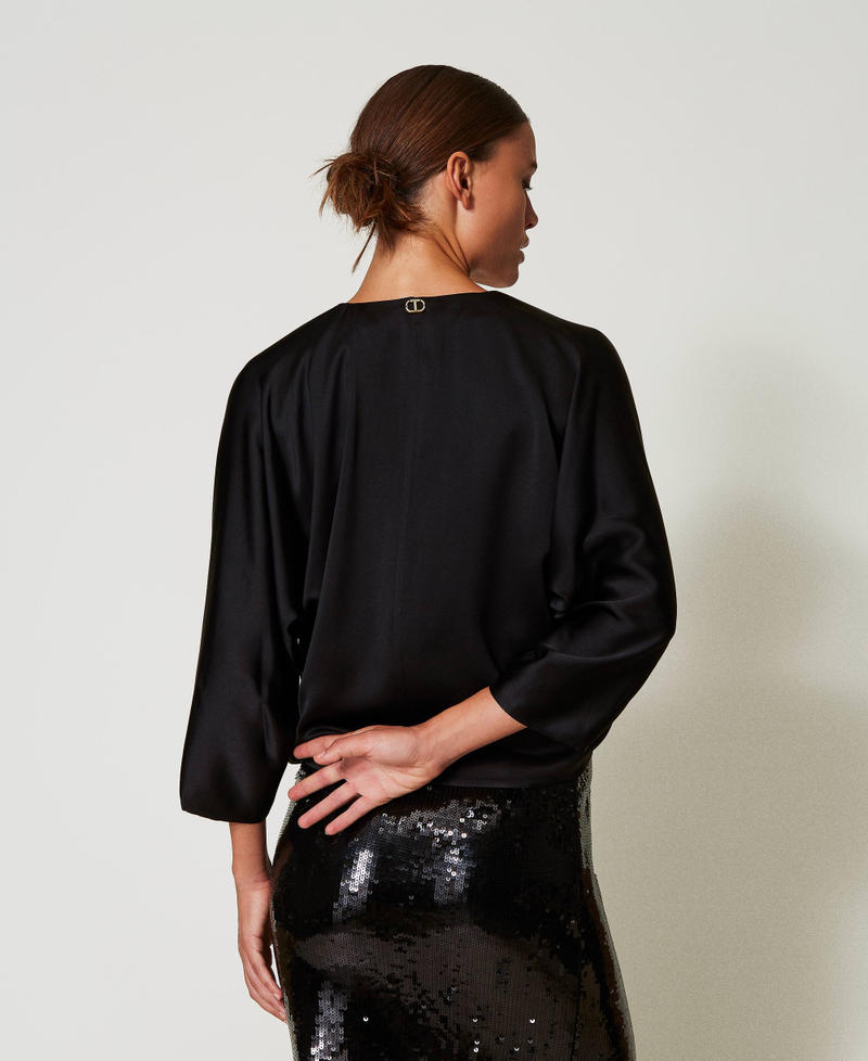 Scee by twin set Coprispalle in raso Latest stili