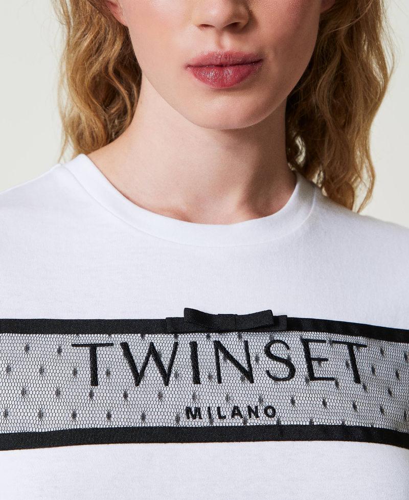 Scee by twin set T-shirt con balza in tulle e ricamo logo 2025