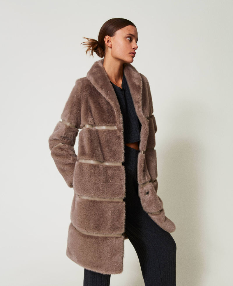 Scee by twin set Cappotto in faux fur con intarsi Convenienza