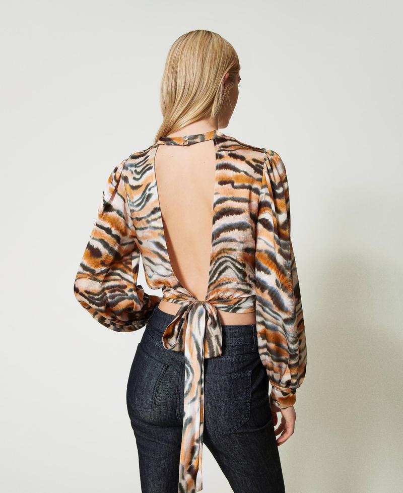 Scee by twin set Blusa cropped in raso animalier Offerte giornaliere