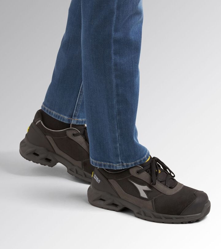 Utility Diadora SHARK STABLE IMPACT LEATHER LOW S3 SRC ESD Scarpa antinfortunistica bassa Negozio