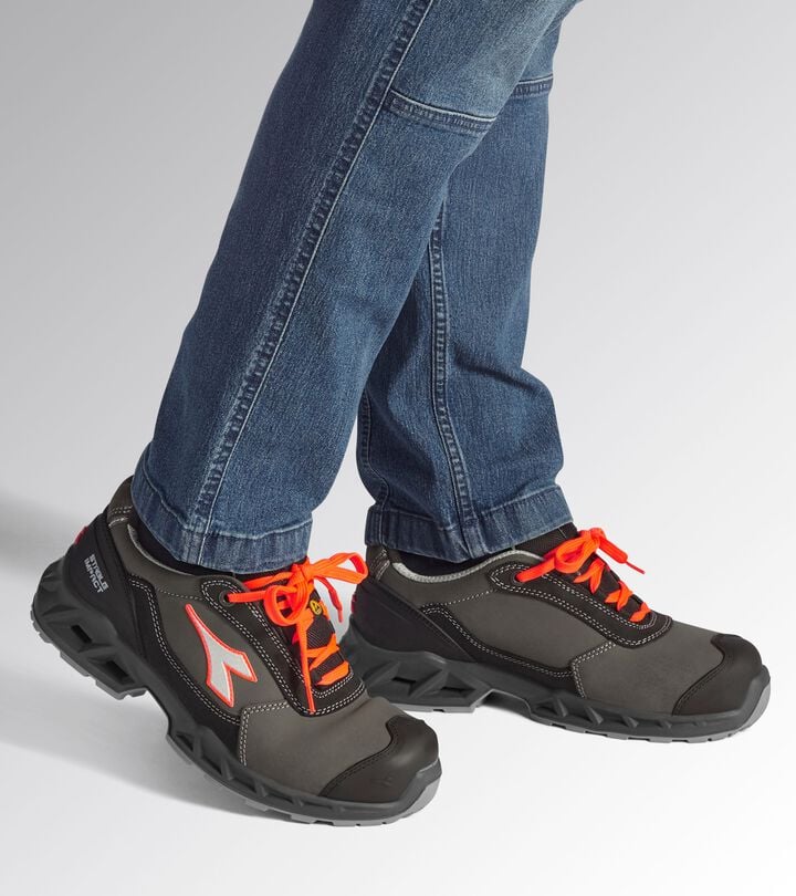 Utility Diadora SHARK STA IMP LEAT LOW S3S FO SR SC ESD Scarpa antinfortunistica bassa Esporta salva