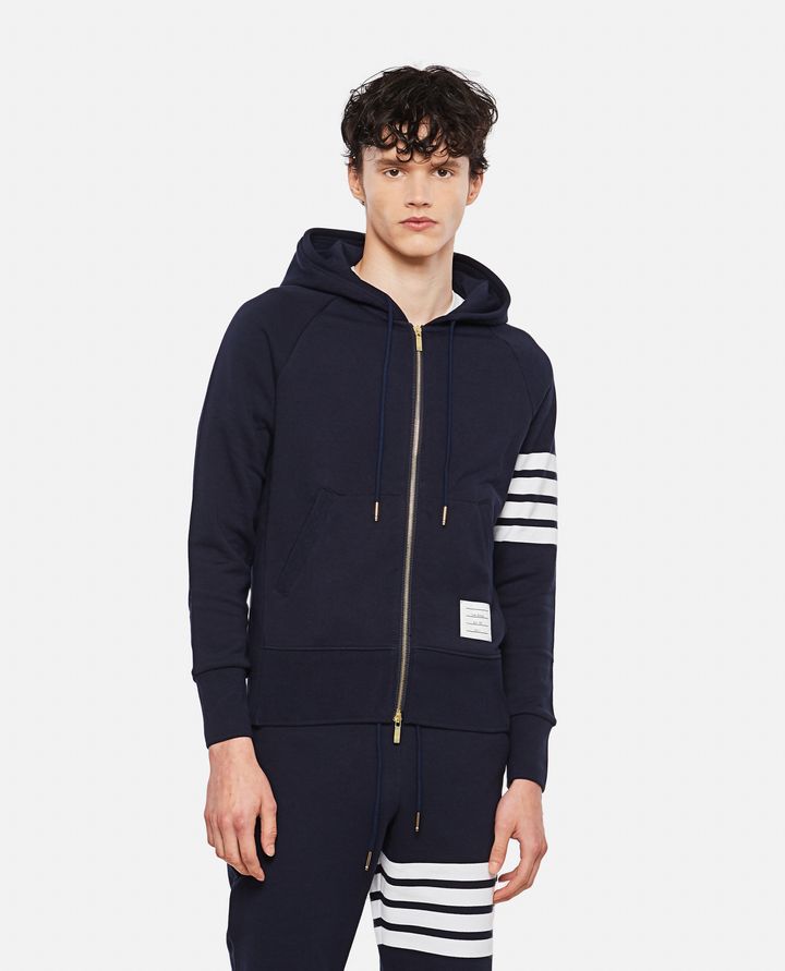 Thom Browne FELPA CLASSICA ZIP CON CAPPUCCIO Offerta per la Festa della Mamma