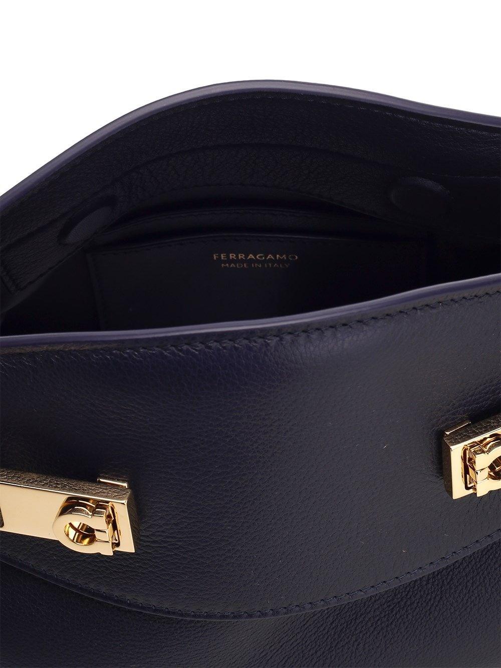 Al Duca D'Aosta Ferragamo Borsa a tracolla "Hug" small Convenienza