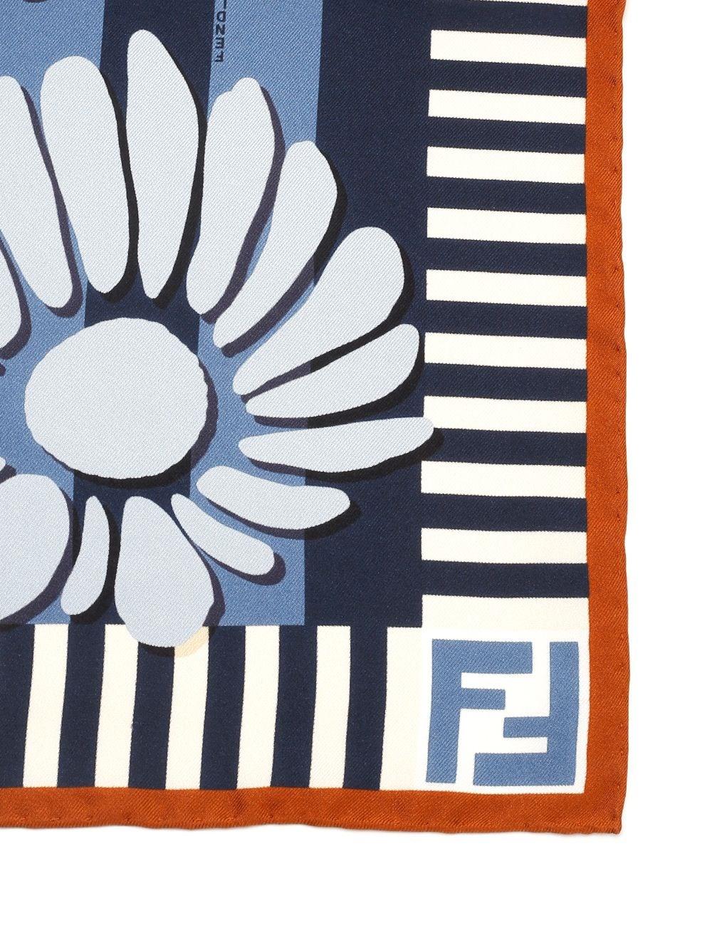 Al Duca D'Aosta Fendi Foulard in seta stampa Peekaboo Fino al 60% di sconto