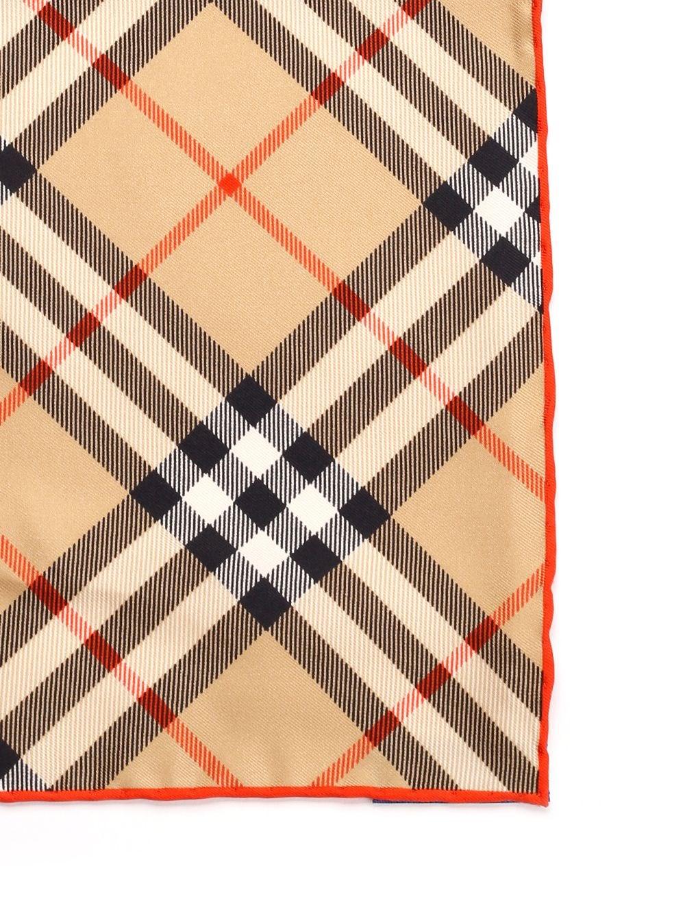 Al Duca D'Aosta Burberry Foulard in seta Sostegno trimestrale